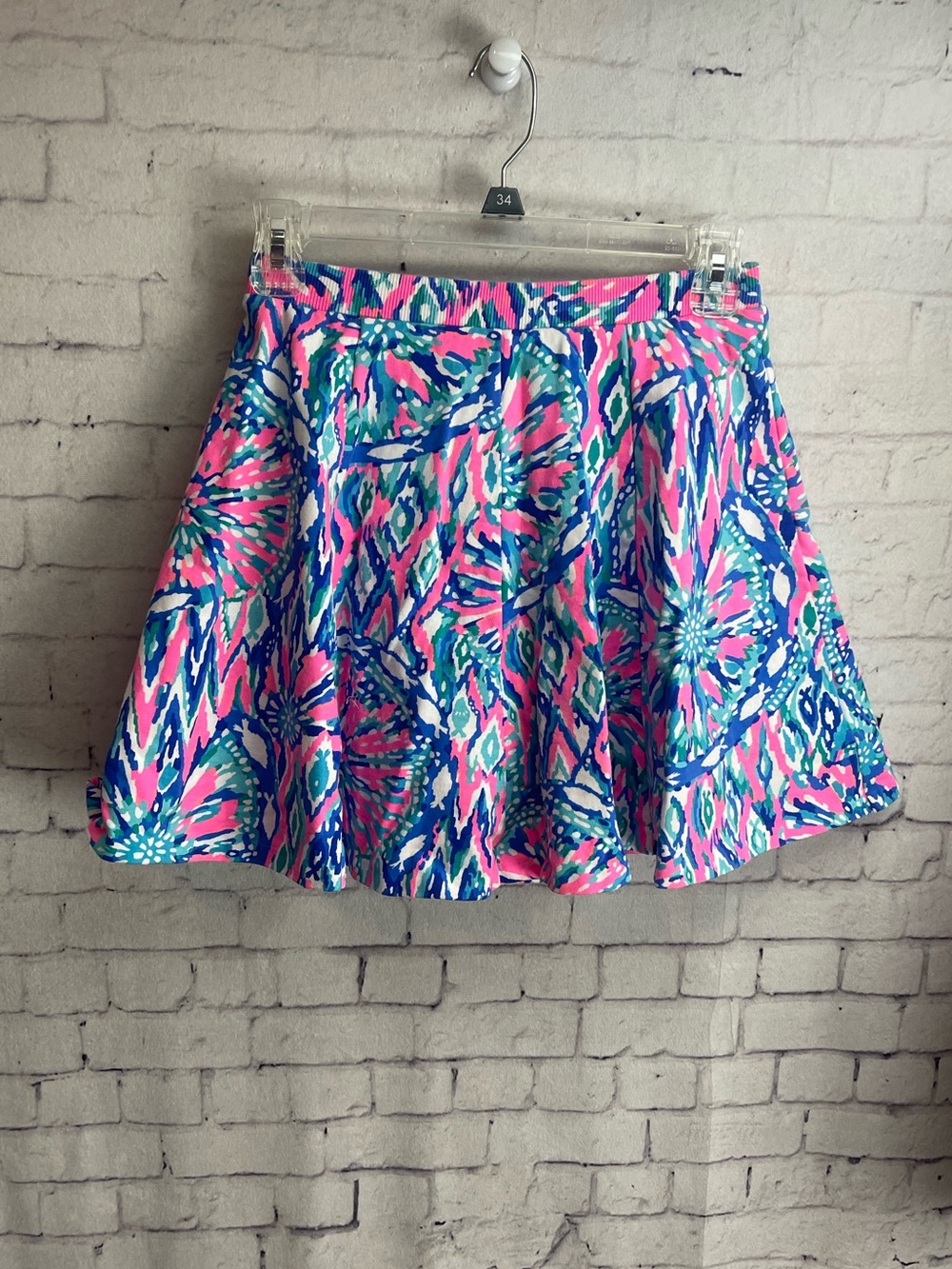 Lilly Pulitzer size XS Carlita Skort in the Tiki Pink Shake It Up print